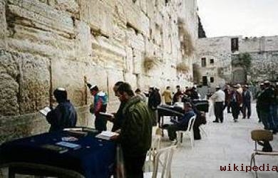 Wanita Kini Dibolehkan Berdoa di Tembok Ratapan Israel