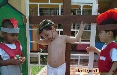 Pujian dan Kritikan Saat Anak di Brasil Ini Perankan Yesus