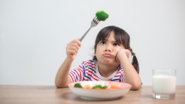 3 Tips Bijak Orang Tua Mencegah Anoreksia pada Anak