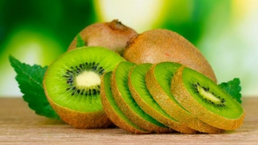 Nggak Hanya Menjaga Bentuk Tubuh, Buah Kiwi Ternyata Bagus Buat Pencernaan Kamu Lho!