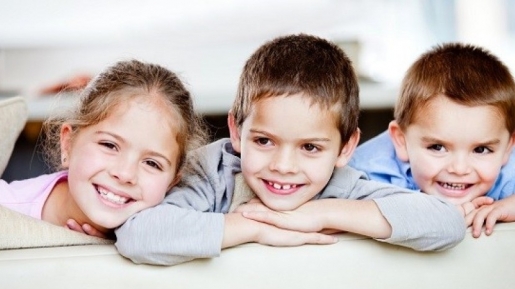 4 Cara Ajarkan Anak Untuk Mengasihi dan Bermurah Hati ke Orang Lain