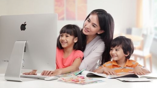 Zaman Dah Serba Cepat, Ini 3 Tips Mendidik Anak Berinternet yang Bisa Orangtua Kristen Terapkan!