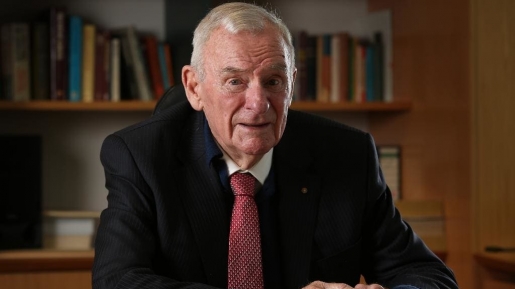 Bill Hayden, Mantan Politisi Australia Yang Dulu Atheis Dibaptis Di Usia 85 Tahun!