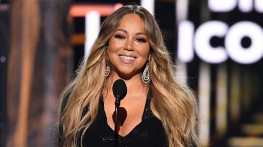 Memenangkan Icon Billboard Award, Mariah Carey Sebut Tidak Ada Yang Mustahil  Dengan Tuhan