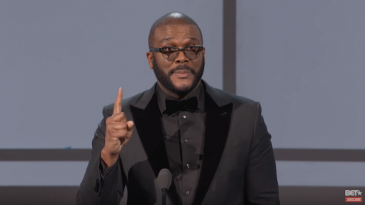 Menerima Ultimated Icon di BET Awards,  Aktor Tyler Perry  Berpidato Tentang Imannya!