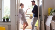 Bukan Sekadar Ucapan Selamat, Tapi 5 Pelajaran Ini Perlu Diajarkan ke Pasangan Muda