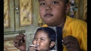 Miris Sekali! Mulai Usia 2 Tahun, Anak Ini Sudah Pencandu Rokok
