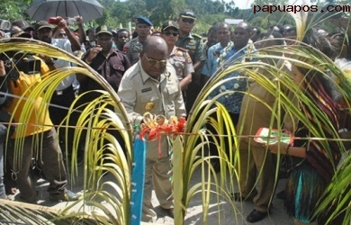 Gubernur Papua Himbau Gereja-Gereja Bersatu