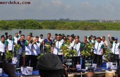 Hari Ini, Cristiano Ronaldo dan Presiden SBY Tanam Mangrove