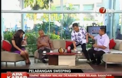 Berargumen, Profesor UI Disiram Air oleh Munarman