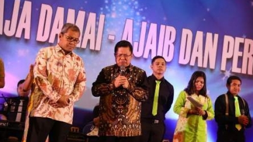 Walikota Makassar didoakan Pada KKR Natal GBI