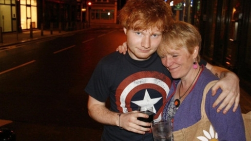 Ed Sheeran Rela Gagal Tes Mengemudi Demi Angkat Telfon Ibunya, lho!
