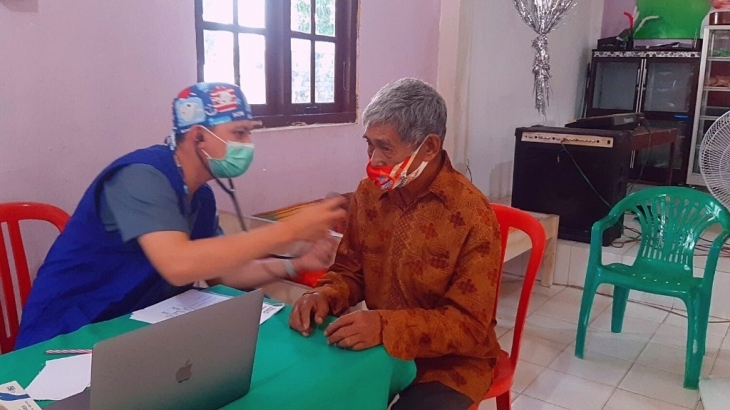 Bapak Suwani Rasakan Manfaat Pelayanan Kesehatan Gratis di Desanya