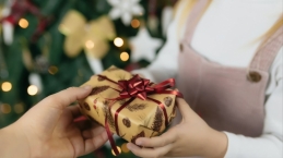 Dear Parents, Perlukah Bugdet Memberi Hadiah Natal untuk Anak?