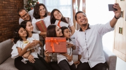 5 Cara Memahami dan Memotivasi Pasangan yang Malas Kumpul Keluarga