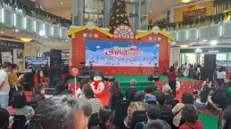 Keseruan Lomba Fashion Show & Mewarnai di Super Christmas Di Mall Artha Gading