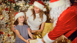 Gimana Cara Orang Tua Menjelaskan Tentang Santa Claus Kepada Anak?