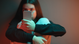 Sosial Media Picu Depresi Remaja, Mengapa?