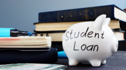Benarkah Student Loan Solusi untuk UKT yang Tinggi?