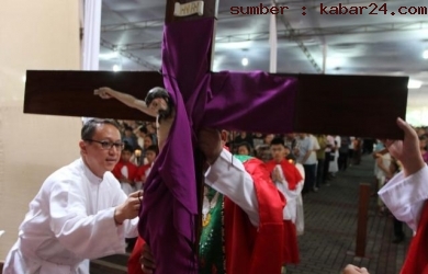 Perayaan Paskah di Gereja Katedral Jakarta Dihadiri Ribuan Umat