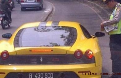 Tilang Pengendara Ferrari, Anggota Polantas Diberi Penghargaan