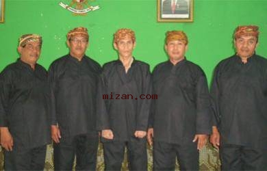 Jemaat Gereja Pasundan Berpakaian Khas Sunda di HUT Ke-79