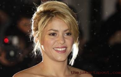 Pertontonkan Hubungan Lesbian, Shakira Dikecam Timur Tengah