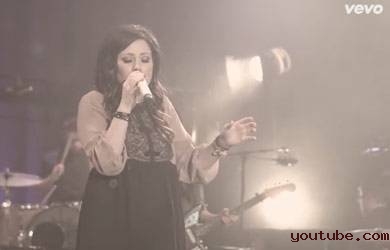 Forever, Single Terbaru Khas Kari Jobe