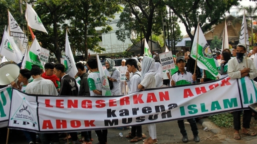 Ragam Pendapat Penjual Keliling Tentang Aksi Demo Ahok