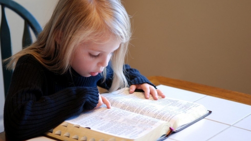 4 Cara Mudah Agar Anak Bisa Menghafal Ayat Alkitab