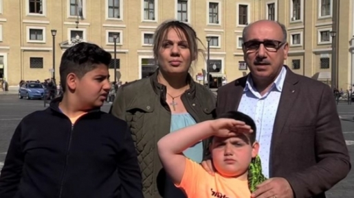 Luar Biasa, Keluarga ini Rela Tampung 50 Orang Korban ISIS di Rumah Mereka