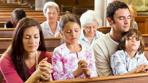 Salah Gak Kalau Suami Istri Kristen Pergi ke Gereja yang Berbeda? Ini Kata Alkitab…