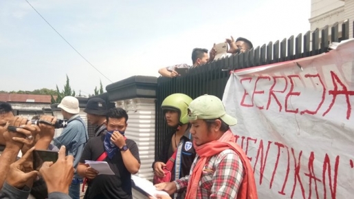 Dianggap Menyesatkan, Gereja di Medan ini Didemo Mahasiswa. Inilah Tuntutan Mereka!