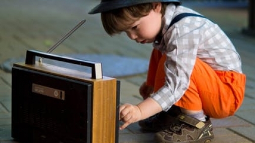 Membantu Kemampuan Bicara Anak Hanya Dengan Mempedengarkan Musik. Ampuh Banget Mom!