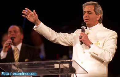 Lagi Khotbah, Benny Hinn Marahi Fotografer