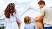 5 Cara Membuat Anak Cepat Betah di Rumah Baru