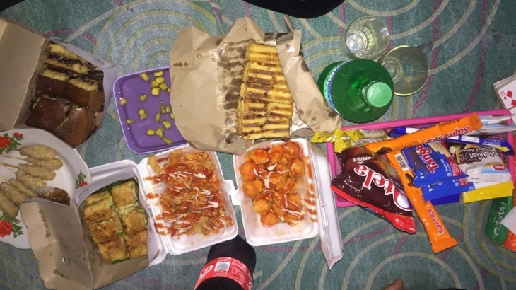 Sering Terasa Lapar di Malam Hari dan Lebih Memilih Ngemil? Simak 5 Efek Sampingnya...