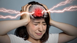 Waspada?! Sakit Kepala Parah Salah Satu Ciri Pendarahan Otak, Yuk Kenali 12 Ciri Lainnya