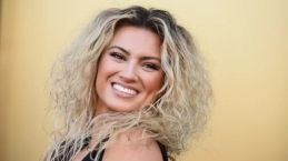 Perjuangan Tori Kelly Melawan Pembekuan Darah, God is Bigger Than My Fears