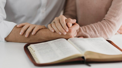 12 Ayat Alkitab Sebagai Peganganmu yang Penuh Harapan untuk Melewati Masa Transisi Hidup