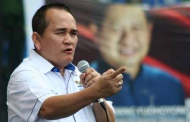 Ruhut Sitompul Minta FPI Dibubarkan