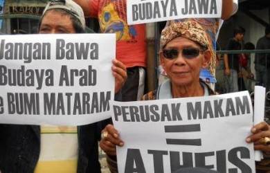 Warga Yogyakarta Kecam Perusakan Makam
