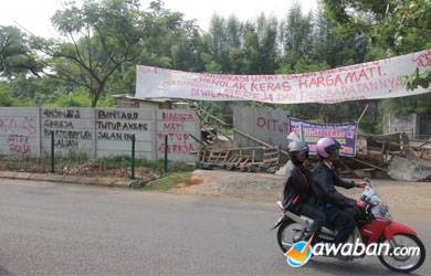 Berita Foto: Penggembokan Gereja Santa Bernadette di Tangerang