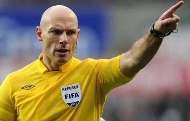 Howard Webb Jadi Wasit Terbaik Dunia 2013