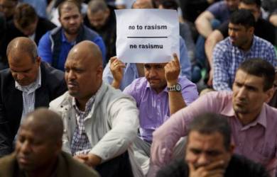 Gereja Ceko Protes Penggerebegan Terhadap Kelompok Muslim