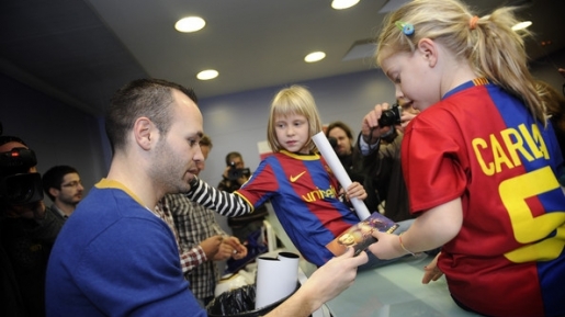 Andres Iniesta: Sepakbola Berikan Hal Positif untuk Anak-anak