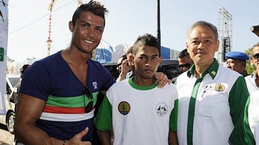 Cristiano Ronaldo Reuni Dengan Anak Korban Tsunami Aceh