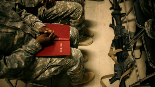 Cegah Kejahatan Perang, Serbia Bagikan Ribuan Alkitab untuk Tentaranya