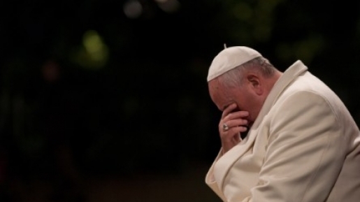 Nggak Cuma Kamu Aja, Ternyata Paus Fransiskus Juga Pernah Alami Ini Kalau Doa