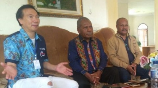 Keterpanggilan Dr. Hauw Santosa bersama INDONESIA CERDAS melayani Papua melalui Pendidikan
